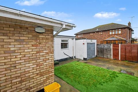 1 bedroom bungalow for sale, Thelma Avenue, Canvey Island SS8