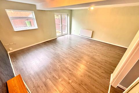 3 bedroom semi-detached house to rent, Poplar Street, Golborne Warrington