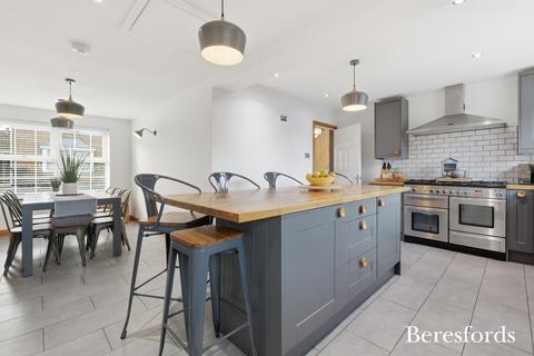 4 bedroom detached house for sale, Crown Meadow, Braintree, CM7
