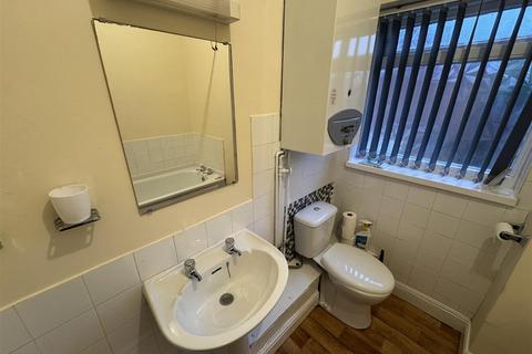 1 bedroom flat to rent, Three Shires Oak Road, Smethwick, West Midlands