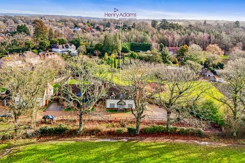 undefined, Vaughan Copse, Mannings Heath, RH13