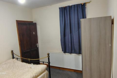 1 bedroom in a house share to rent, Mayville Road, Ilford IG1