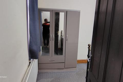 1 bedroom in a house share to rent, Mayville Road, Ilford IG1