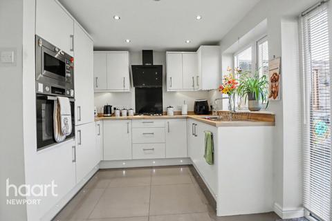 Royston Crescent, Newport