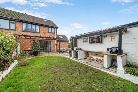 undefined, Golders Close, Ickford