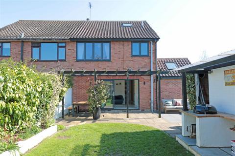 undefined, Golders Close, Ickford