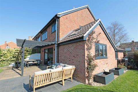 undefined, Golders Close, Ickford