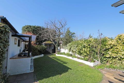 undefined, Golders Close, Ickford