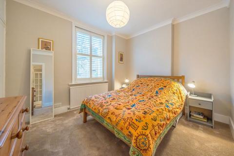 2 bedroom flat to rent, Queen's Club Gardens, London W14