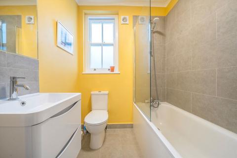 2 bedroom flat to rent, Queen's Club Gardens, London W14
