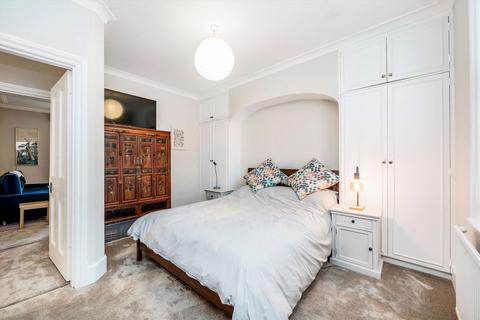 2 bedroom flat to rent, Queen's Club Gardens, London W14