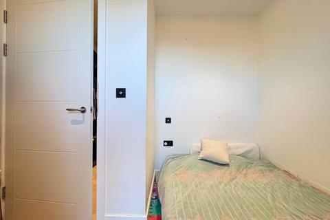 2 bedroom flat to rent, Eastlight Apartments, 18 Dock Street, London, England, E1
