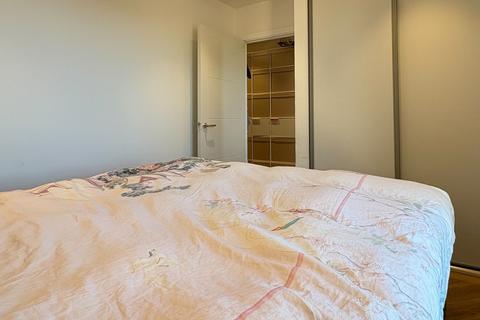 2 bedroom flat to rent, Eastlight Apartments, 18 Dock Street, London, England, E1