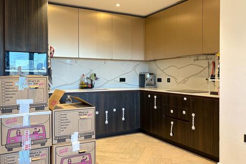 2 bedroom flat to rent, Eastlight Apartments, 18 Dock Street, London, England, E1