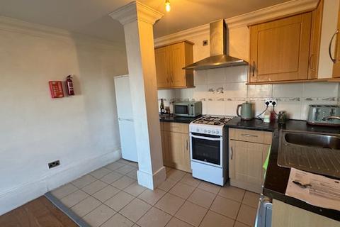 2 bedroom flat to rent, Upton Lane, London E7