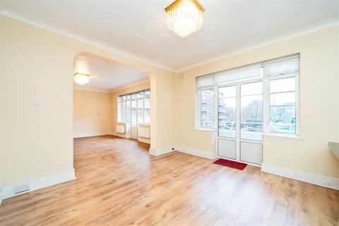 3 bedroom flat to rent, Barons Keep, London W14