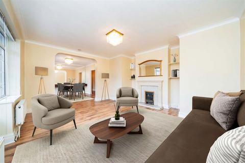 3 bedroom flat to rent, Barons Keep, London W14