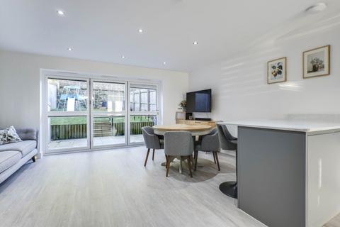 4 bedroom terraced house for sale, Catherines Walk, Horsforth, Leeds, West Yorkshire, LS18