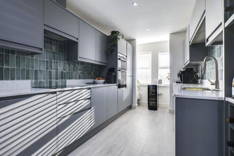4 bedroom terraced house for sale, Catherines Walk, Horsforth, Leeds, West Yorkshire, LS18