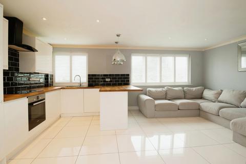 2 bedroom flat to rent, Pennant Crescent, Lakeside, Cardiff, CF23