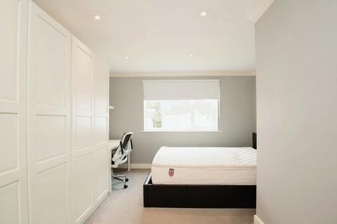 2 bedroom flat to rent, Pennant Crescent, Lakeside, Cardiff, CF23