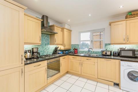 2 bedroom flat to rent, Waglands Garden, Buckingham, MK18