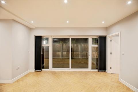 2 bedroom flat to rent, Limes Grove, SE13