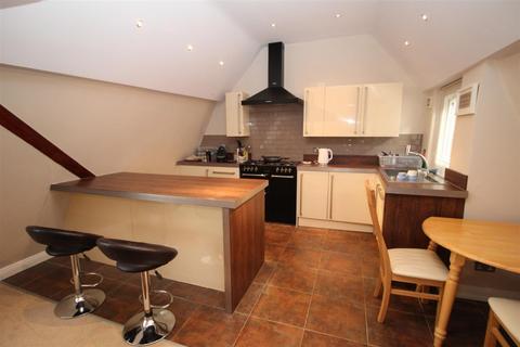 2 bedroom apartment to rent, Market Close, Poole