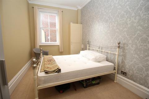 2 bedroom apartment to rent, Market Close, Poole