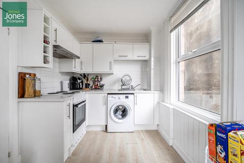 2 bedroom flat to rent, South Street, Tarring, Worthing, Est Sussex, BN14