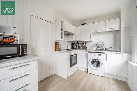 2 bedroom flat to rent, South Street, Tarring, Worthing, Est Sussex, BN14