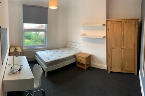 5 bedroom terraced house to rent, Staple Hill Road