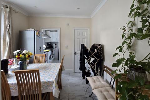 2 bedroom flat for sale, 20 Edgington Road, Streatham, London, SW16 5BS
