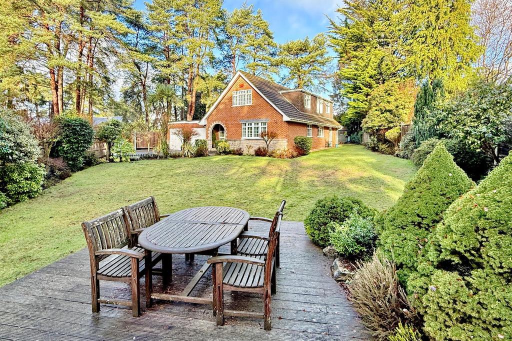4/5 bed detached chalet home