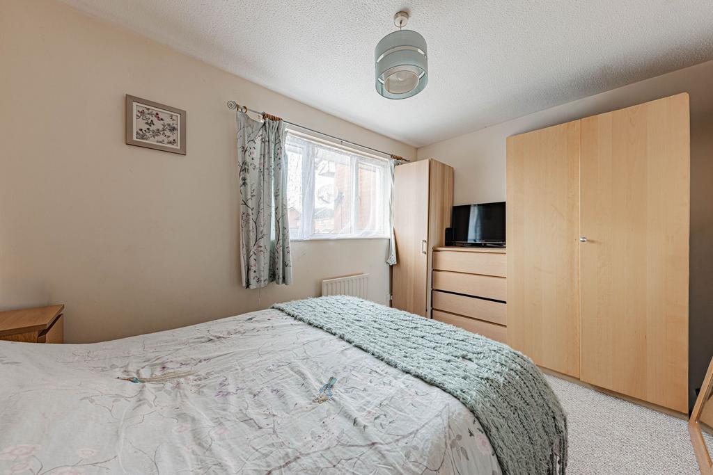 Main Bedroom (2)