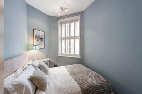 2 bedroom flat for sale, Lurline Gardens, Battersea, London, SW11