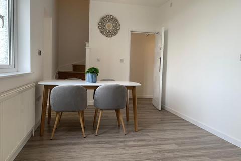 3 bedroom terraced house to rent, Staple Hill Road, BS16