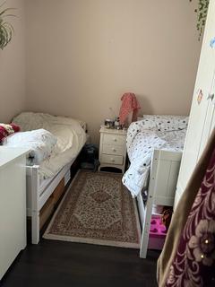 3 bedroom terraced house to rent, Vallance Road, London E1