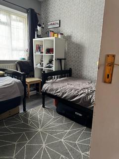3 bedroom terraced house to rent, Vallance Road, London E1