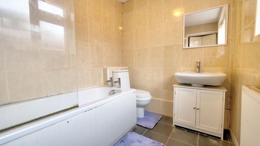 Bathroom (downstairs)