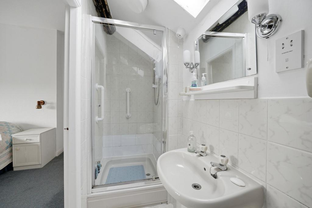 Bed 1 ensuite