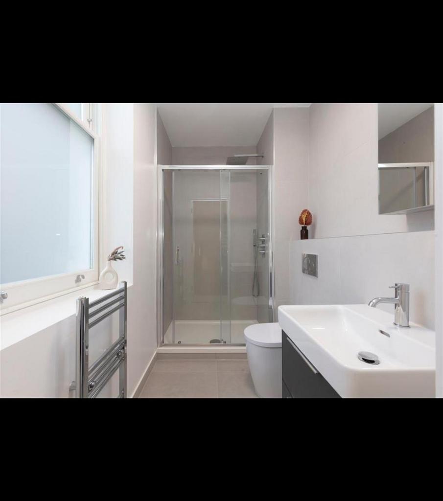 Flat 4 Parkview  (5).jpg