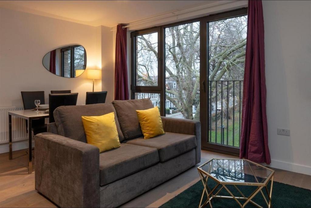 Flat 5 Pictures (3).jpg
