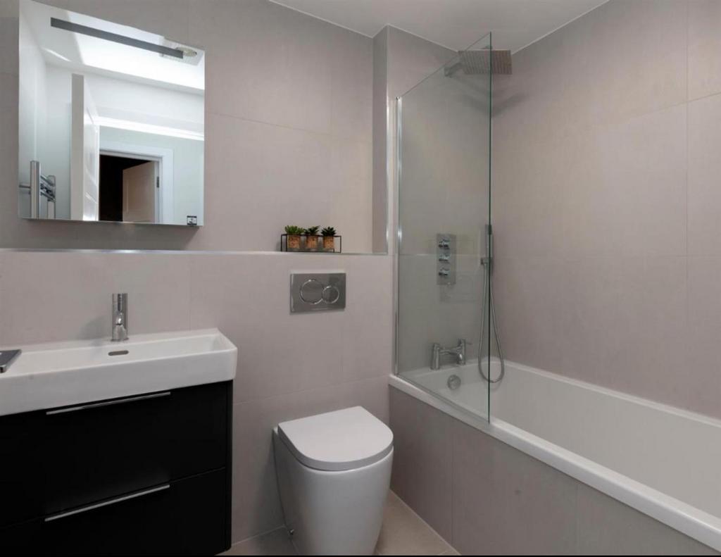 Flat 5 Pictures (4).jpg