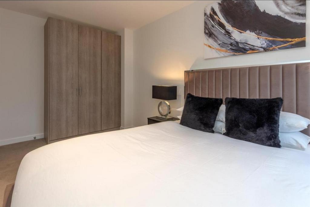 Flat 8 Pictures (8).jpg