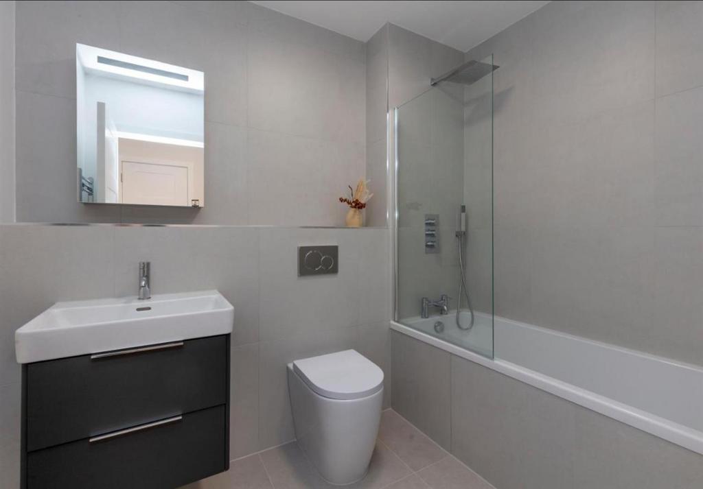 Flat 8 Pictures (3).jpg