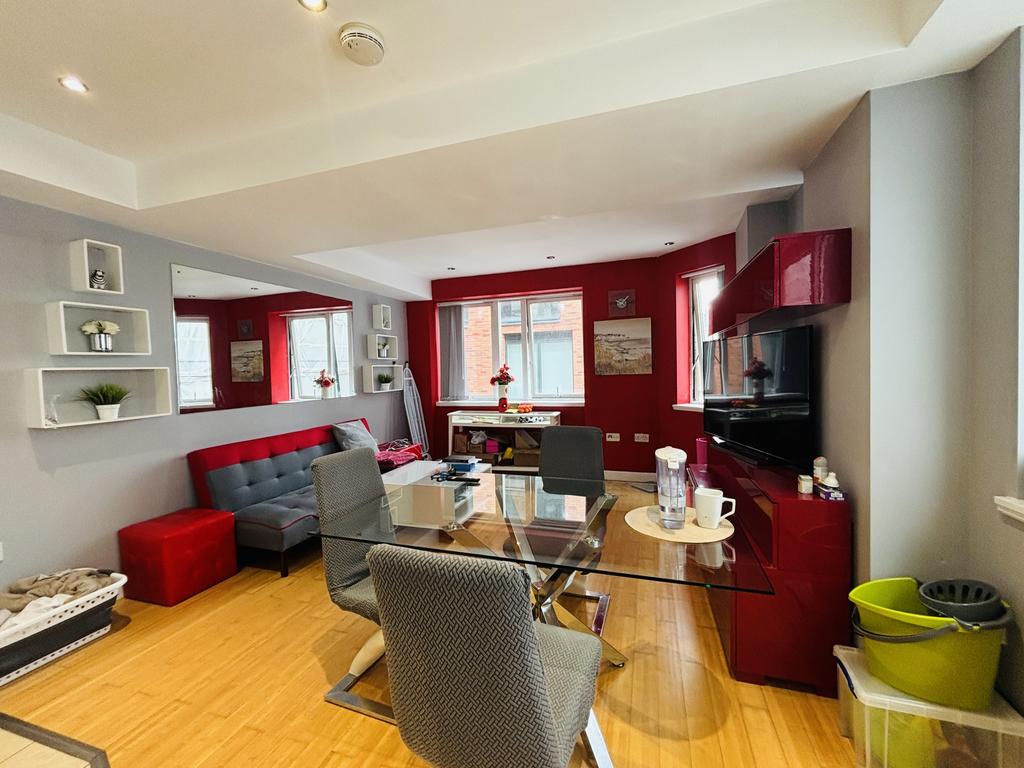 Beautifully Presented Apartment - Ideal City Cent
