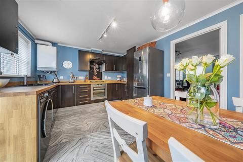 3 bedroom terraced house for sale, Eltham Avenue, Cippenham