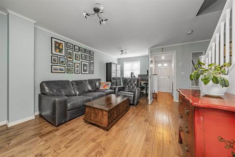 3 bedroom terraced house for sale, Eltham Avenue, Cippenham