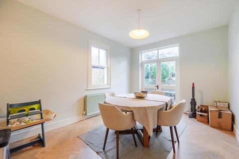 4 bedroom flat to rent, Foyle Road London SE3
